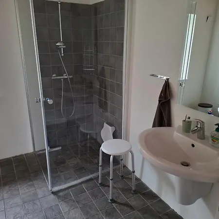 Bondehuset Semesterbostad Ansager